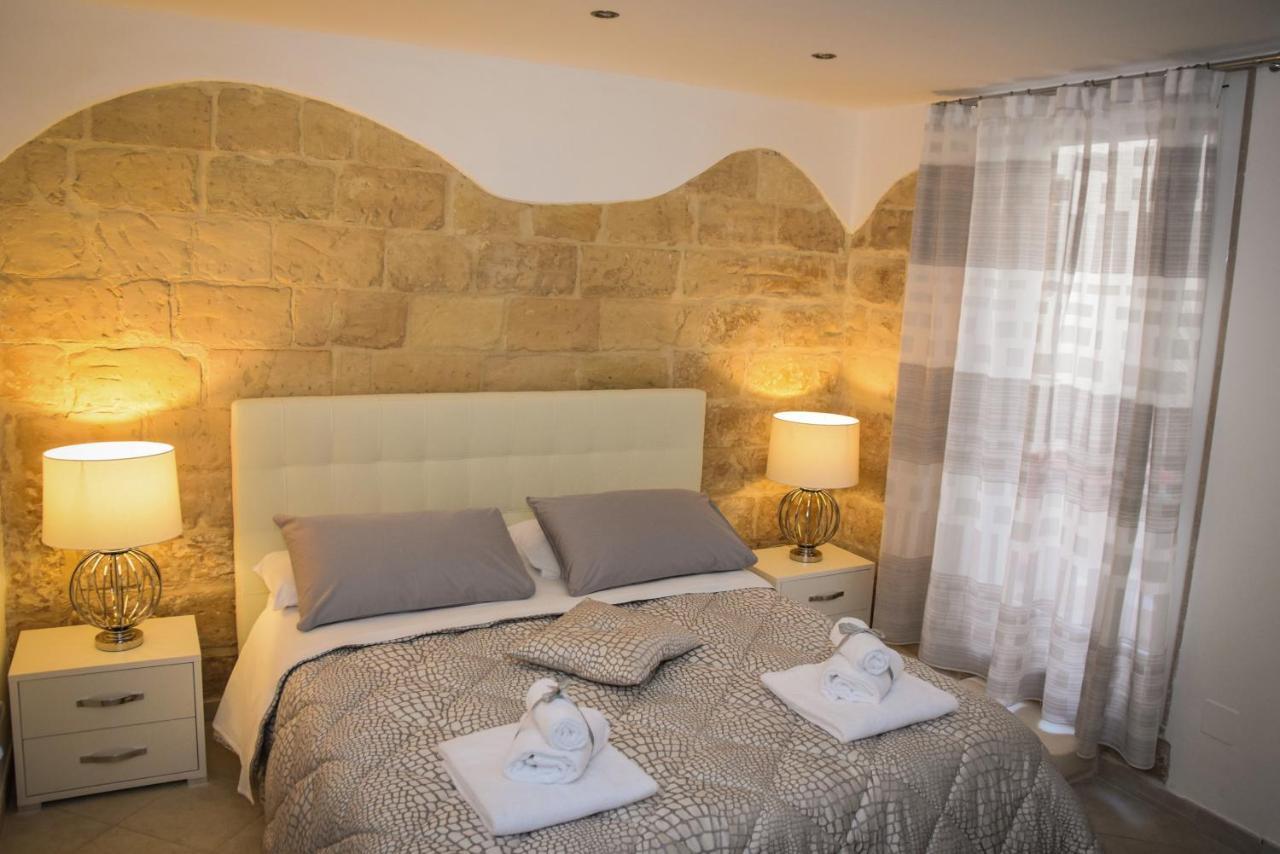 Ferrante D'Aragona Rooms Lecce Bagian luar foto