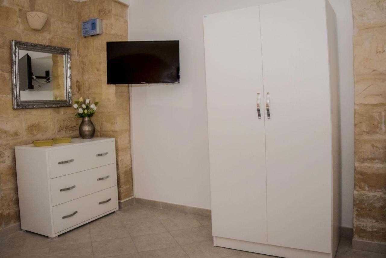 Ferrante D'Aragona Rooms Lecce Bagian luar foto