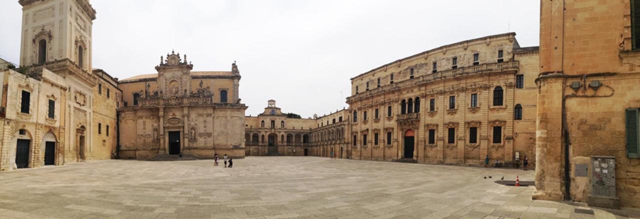 Ferrante D'Aragona Rooms Lecce Bagian luar foto