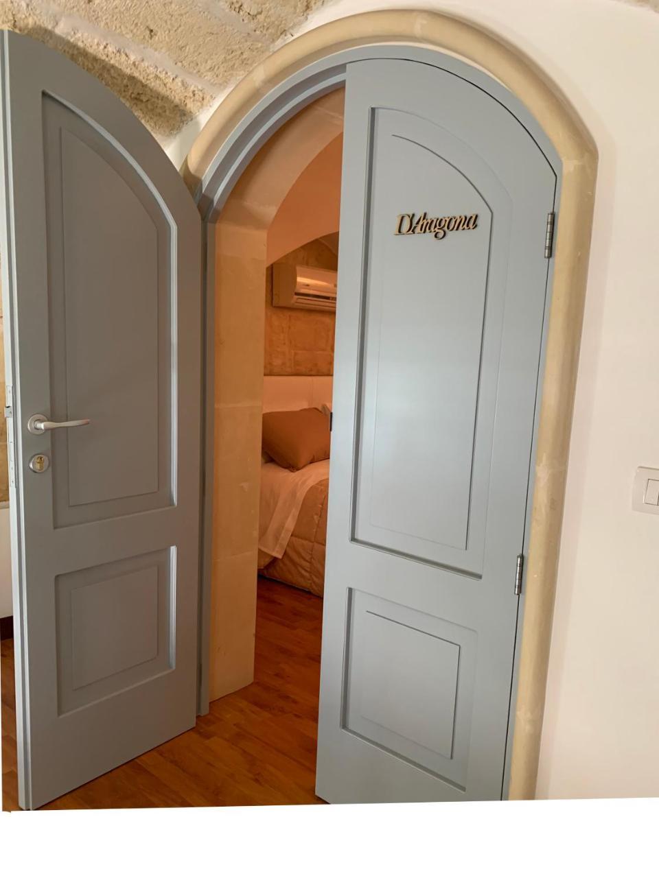 Ferrante D'Aragona Rooms Lecce Bagian luar foto