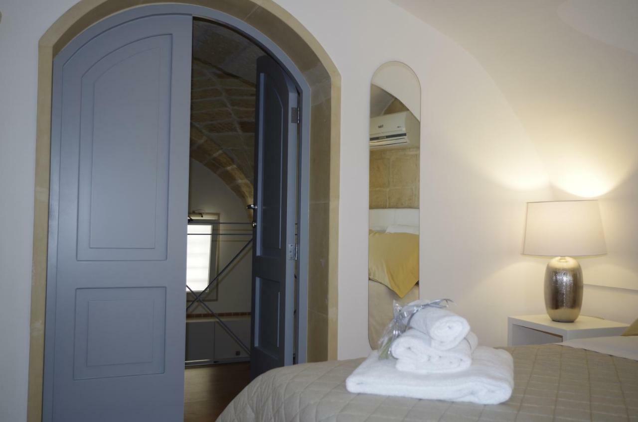 Ferrante D'Aragona Rooms Lecce Bagian luar foto